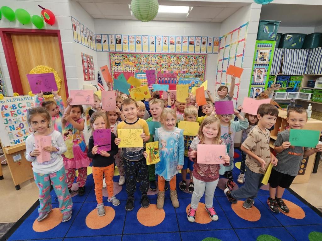 Kindergarten sends smiles to Florida!